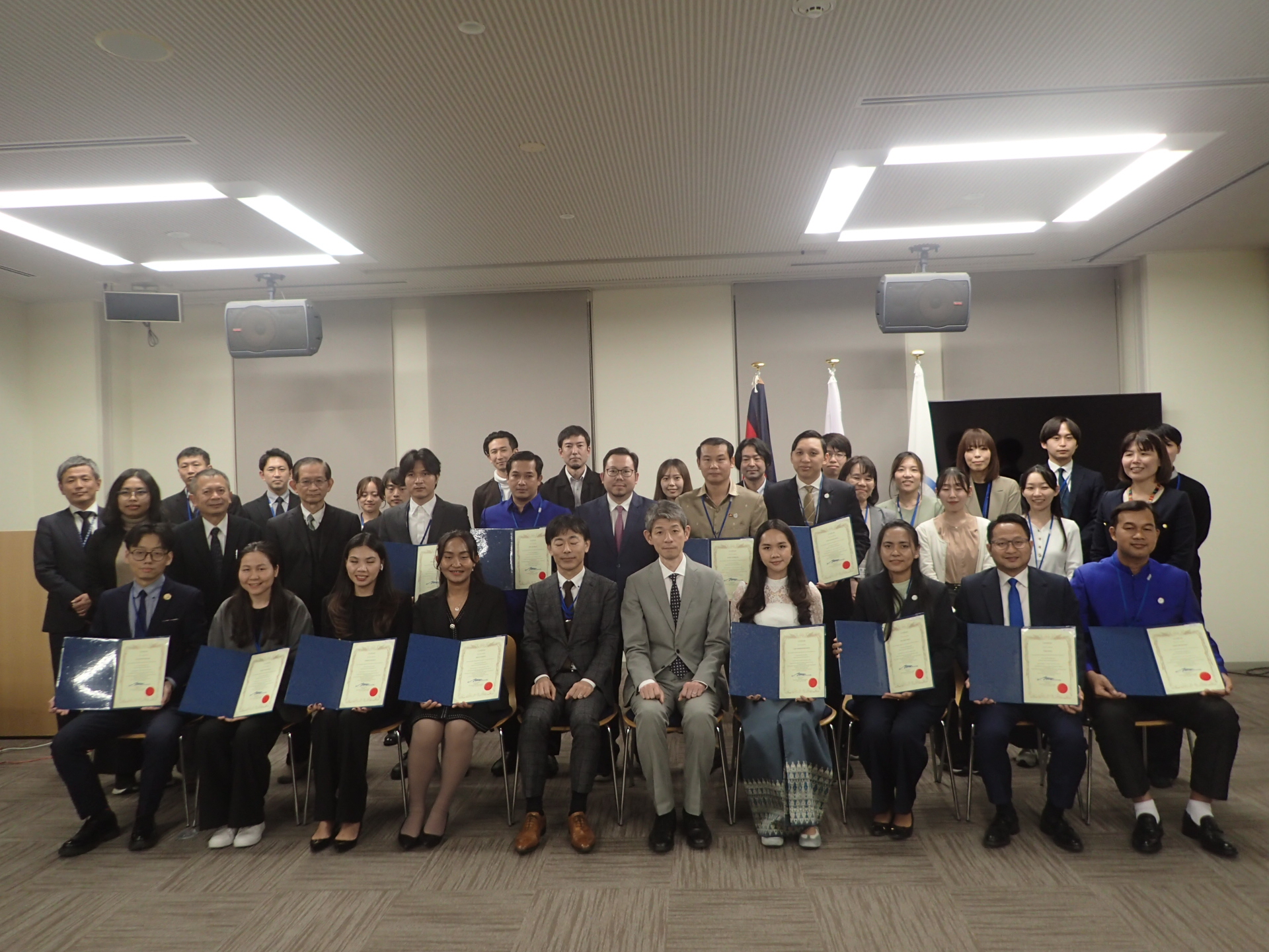 �J���{�W�A�E13�l